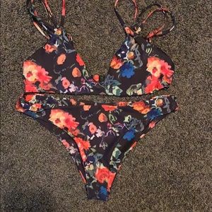 Swim suit, never worn. Size medium!